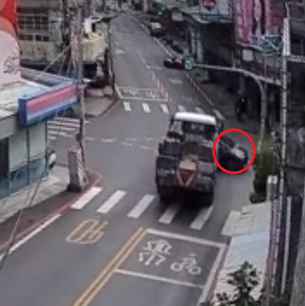 撞車圍捕畫面曝光！　兩名毒犯員林街頭落網