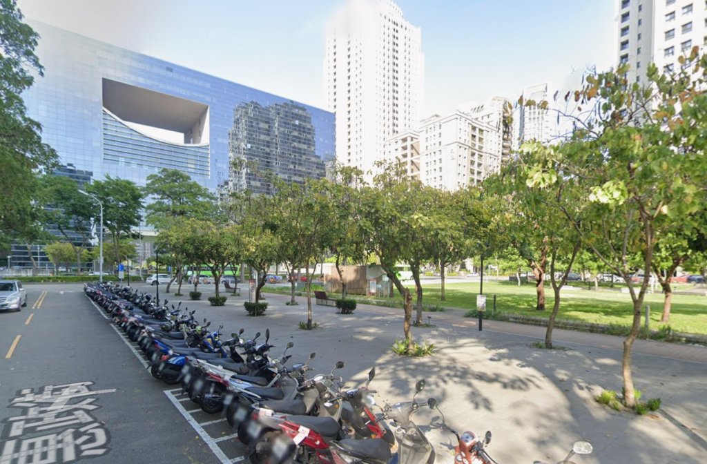 台中公園地磚「突起陷阱」害骨折！法院打臉市府：不能只等通報