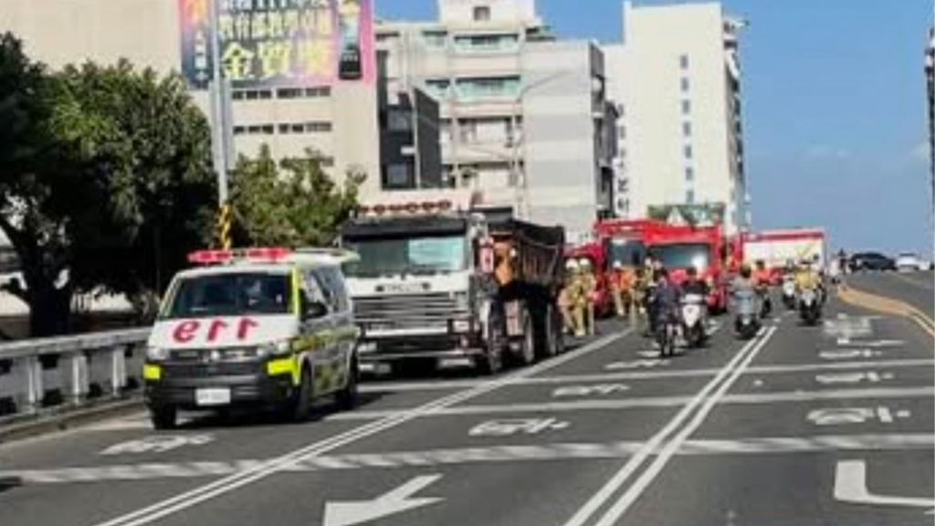 快訊／台南東區死亡車禍！砂石車與機車碰撞　男騎士捲車底慘死