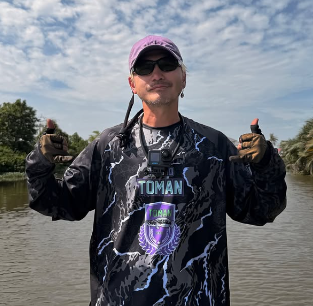 KID趴女兒身上10分鐘不敢動　怪姿勢展現「窒息的愛」