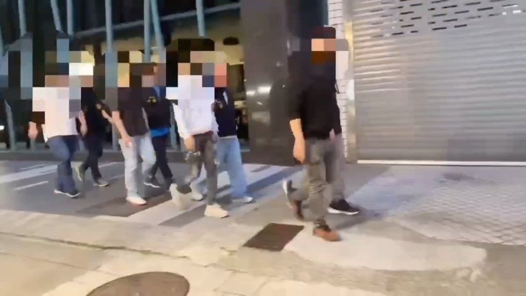 生意做輸眼紅？「竹聯幫」組球棒隊狠砸禮儀社　警同日逮人