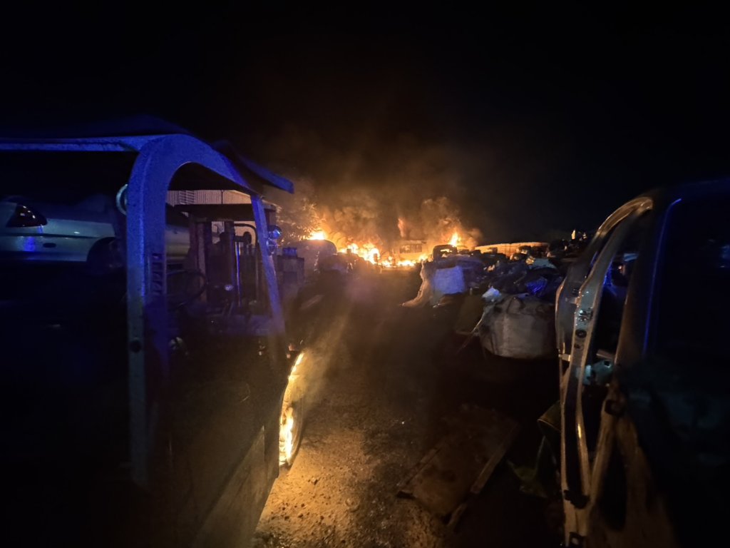 快訊／台南仁德廢五金場火警！惡火狂燒...工廠傳爆炸聲　1名員工受困