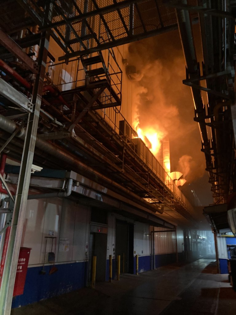 快訊／台南安瀚視特工廠大火！火舌猛竄　消防射水搶救