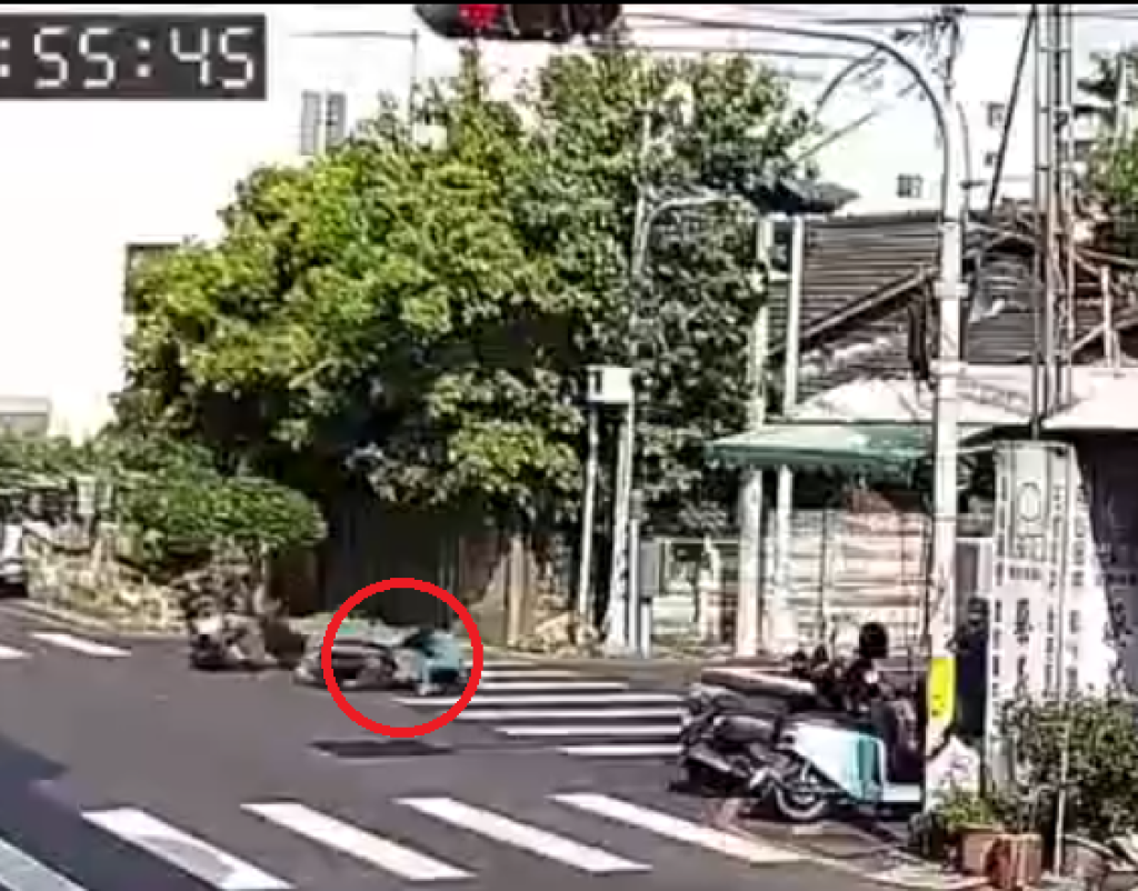 闖紅燈肇事！斗六機車騎士闖紅燈　撞另輛機車釀兩傷