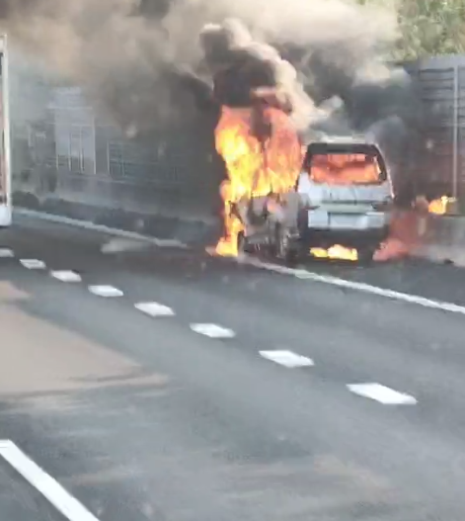國道1號火燒車！　小貨車燃燒火勢兇猛濃煙沖天