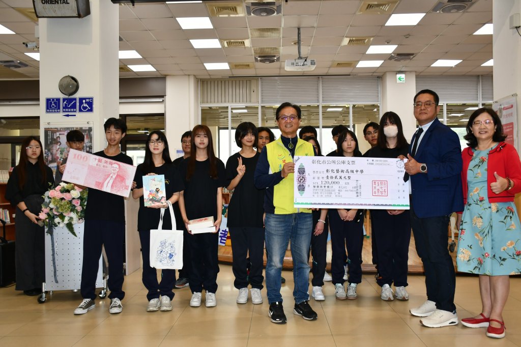 彰藝中國中部第10屆美術班 圖書館推出「十藝美菁」畢業展