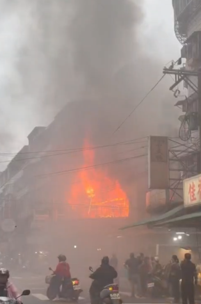 土城公寓大樓火警！　消防隊員救出3人送醫