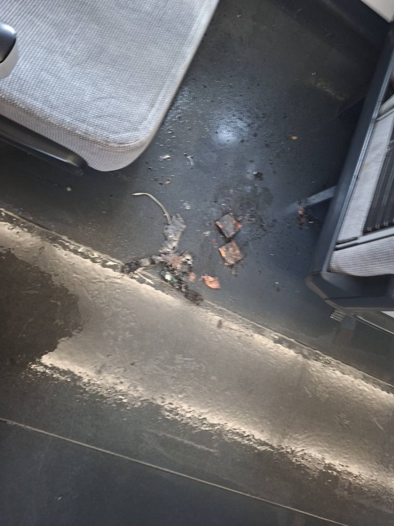 又是旅客行動電源闖禍！台鐵自強號列車冒煙　停靠瑞芳火車站撲滅火勢