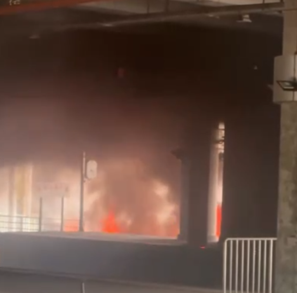 台鐵新烏日站冒濃煙！台鐵外包清潔公司回收場失火　台中至成功東正線暫時封閉