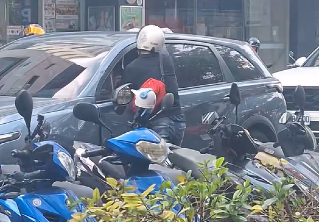 影／一中商圈爆行車糾紛！騎士怒吼「給我下來」伸手抓駕駛　雙方互提告警函送偵辦