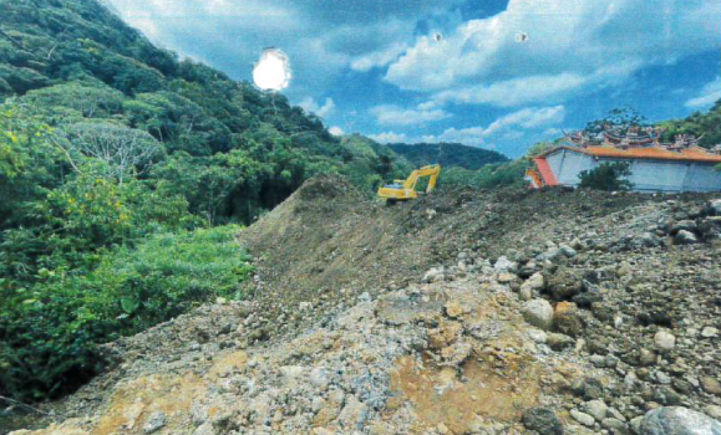 「木瓜車隊」載運事業廢棄物棄置山坡地逾1萬立方米！ 　苗檢起訴從重求刑