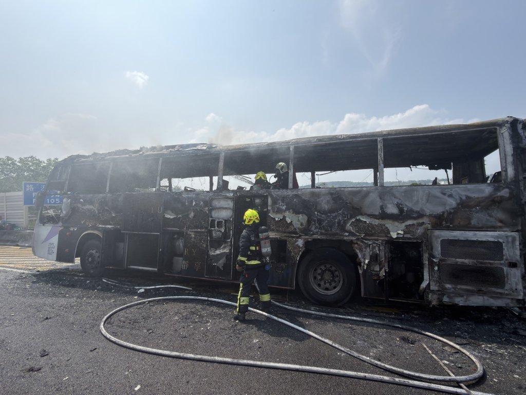 國道1號國光客運失火！　駕駛乘客急逃生