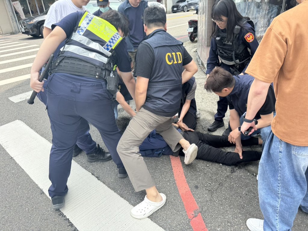 男子持刀揮舞涉恐嚇民眾　竹南警迅速緝捕送辦