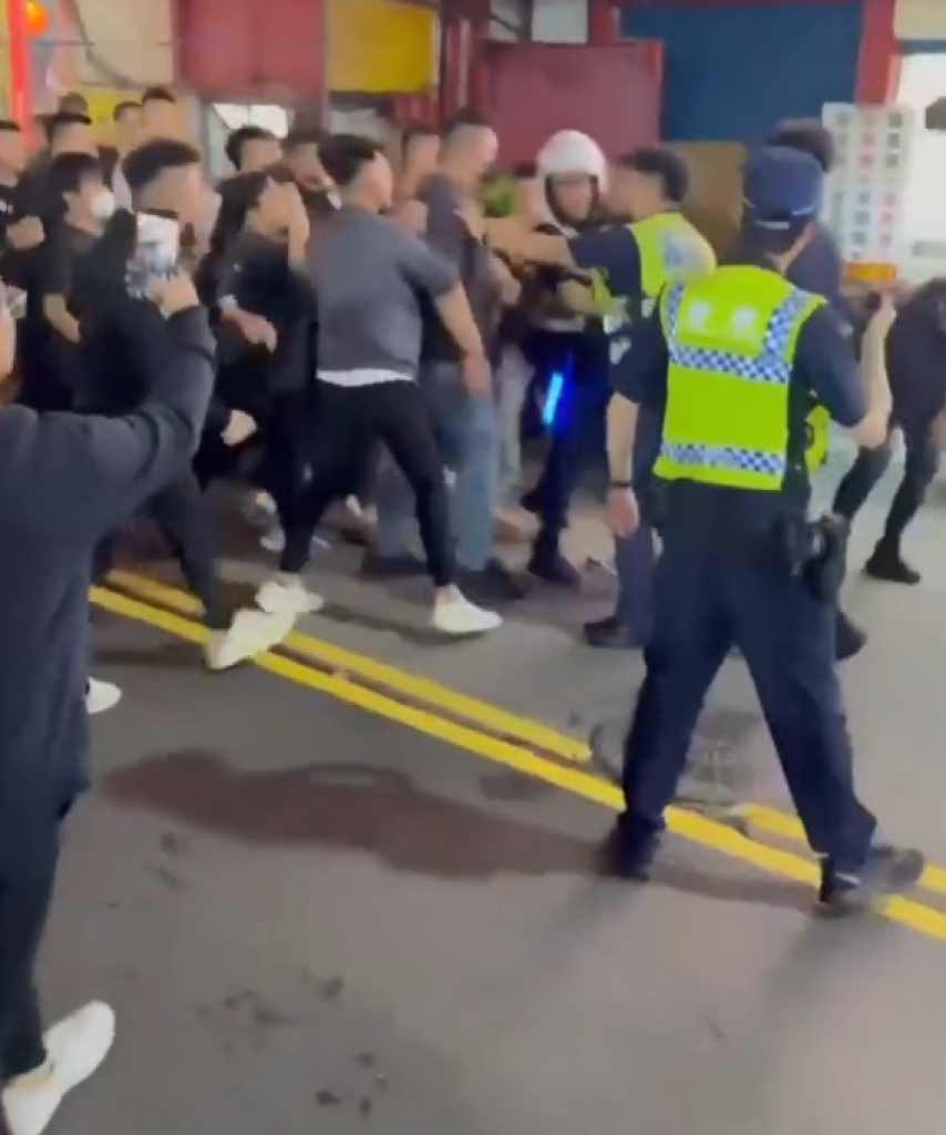 疑主家沒付陣頭錢便當數量不夠　三重宮廟遶境推擠拉扯