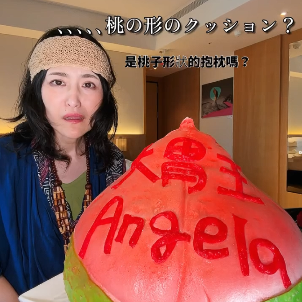 安潔拉佐藤收「巨型粉紅壽桃」嚇傻　「台灣待客太誇張」