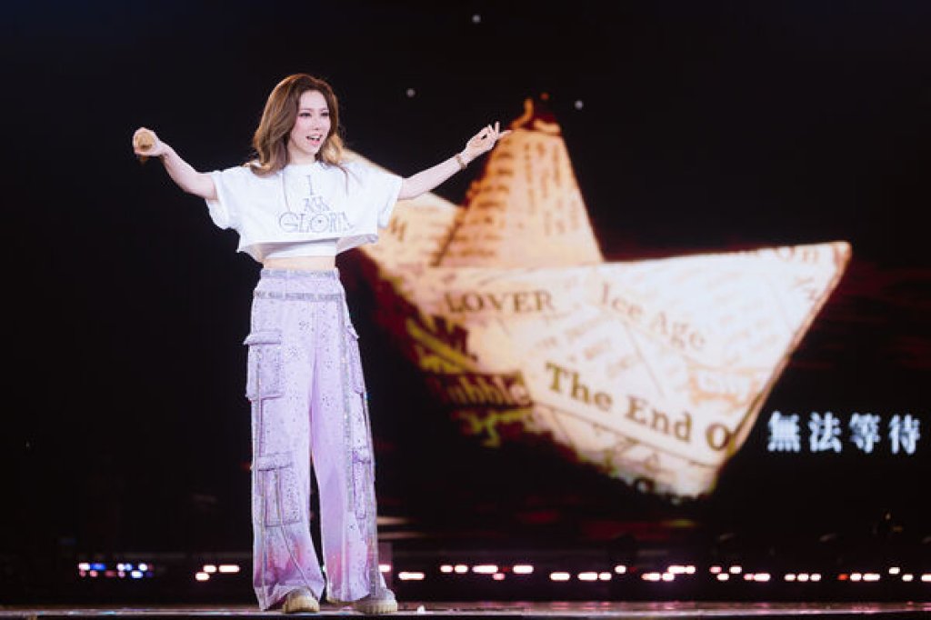 鄧紫棋大巨蛋開唱秀台語自嘲卡詞　唱到《句號》淚崩