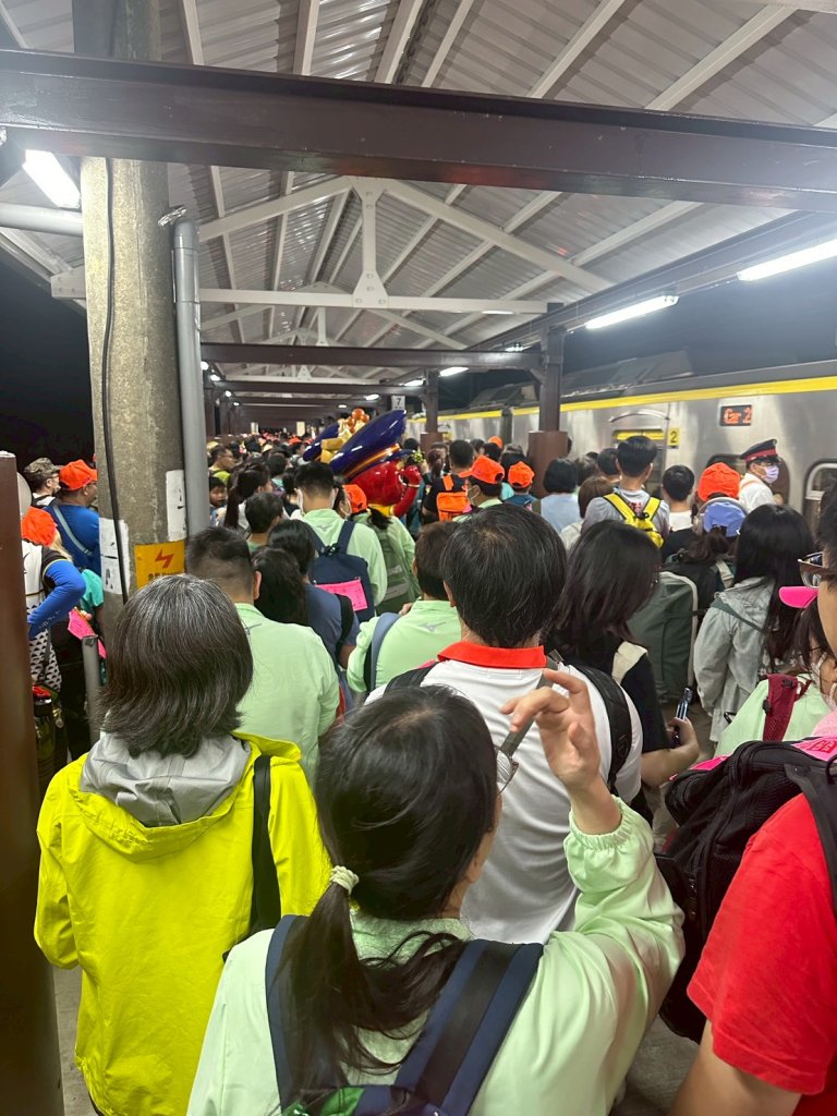 白沙屯媽祖龐大進香團人潮陸續進入彰化 警方啟動彈性交管