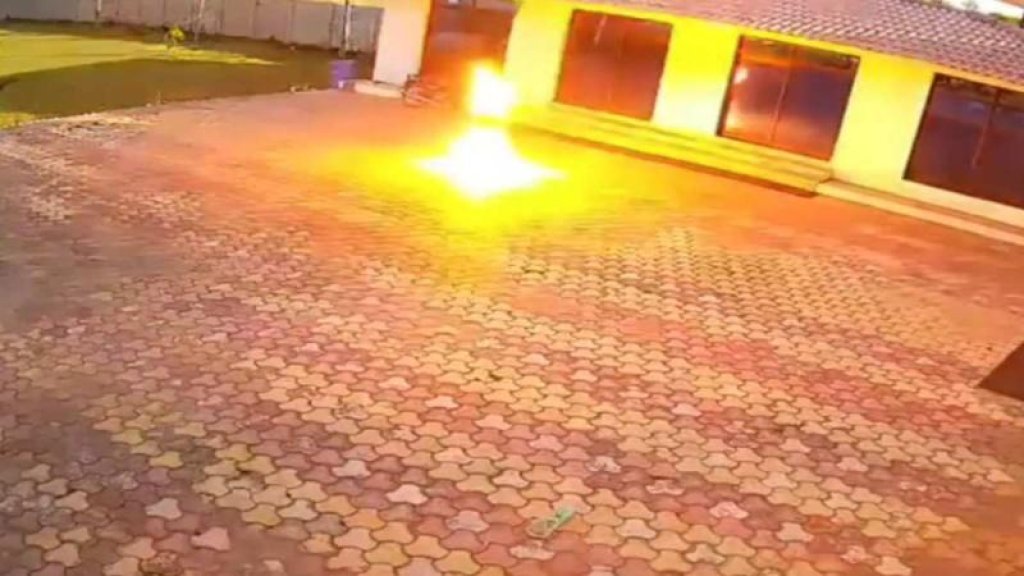 影／驅趕猴子釀致命事故！鐵管碰觸33千伏高壓電線　印度員工變火球當場身亡