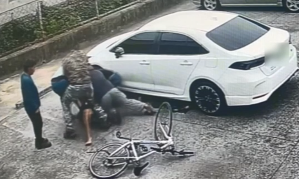 超商內帶走1001元食品未結帳欲落跑　與店長及民眾扭打遭制伏