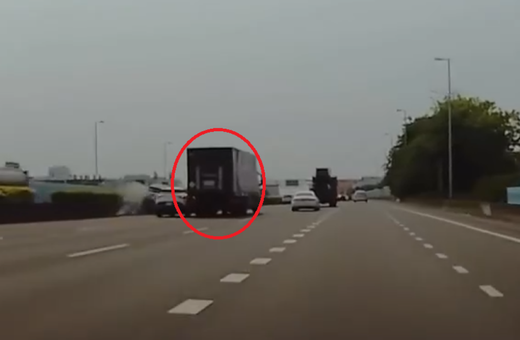 被前方賓士車擋到不爽？　國道1號大貨車不變換車道釀連環車禍