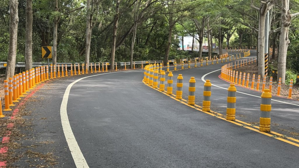 彰化139線(大彰路)密密麻麻防撞桿 引起民眾熱議「有必要嗎」