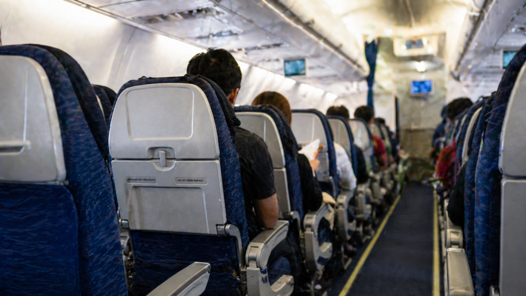 搭機千萬別做這件事！空服員私下叫你「美人魚」不是誇你　航空業暗語公開