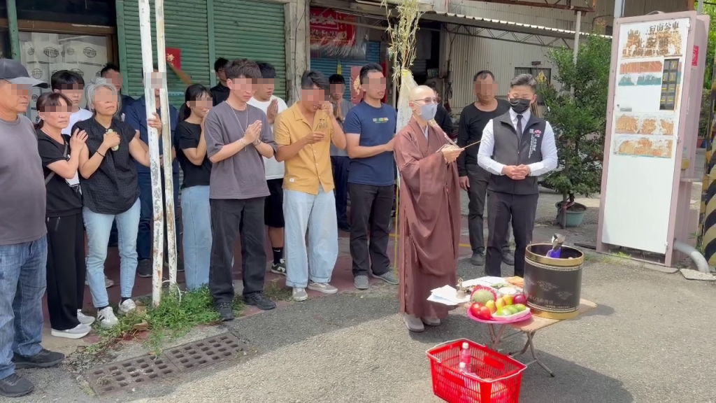 女警回家了…男友哭喊「妳永遠是我老婆」　哥含淚「允諾1事」才連3聖筊圓滿