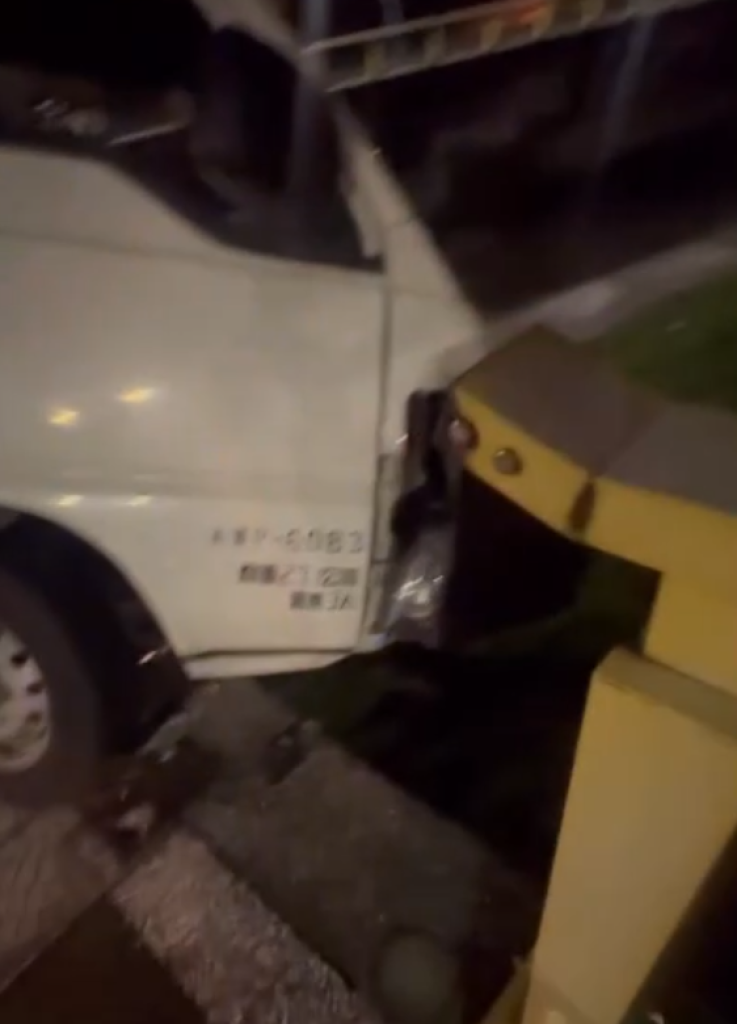  台中大里貨車撞護欄車頭懸空險墜溪床！　駕駛酒測值超標