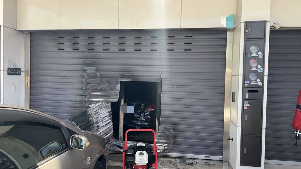 快訊／台南驚傳砍人！他「縱火+砍3人」劫救護車 警圍捕逮人