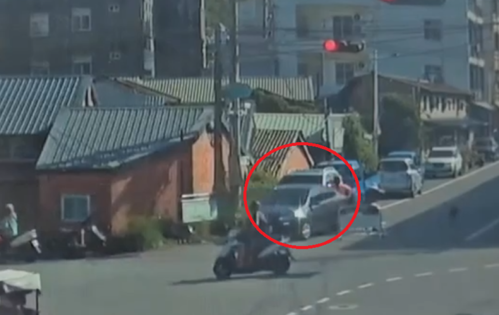 撞擊畫面曝光！通霄70歲翁路口高速倒車闖禍　擦撞多車1人受傷