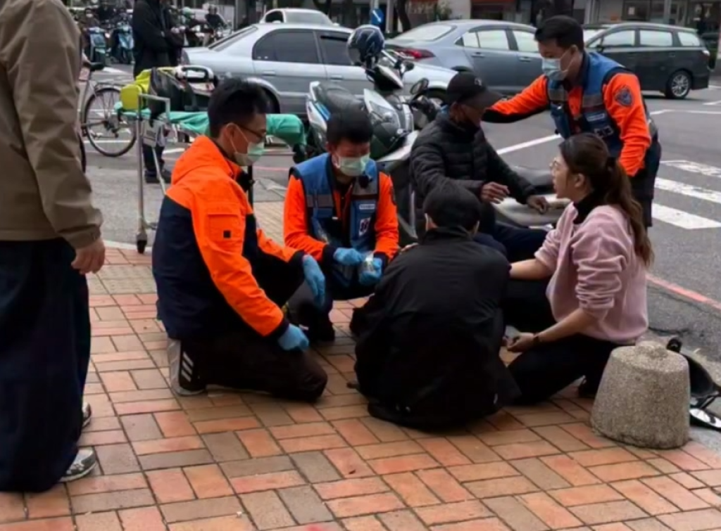 影／在台韓國人遭無照阿伯「闖紅燈撞飛」　他被要求賠醫藥費還被告！氣到睡不著：賊喊捉賊