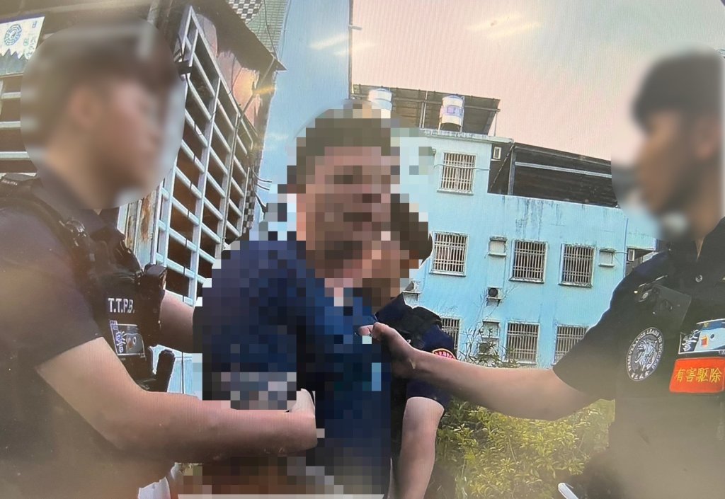  台東男子酒駕闖紅燈拒檢衝撞警車！　警方攔截圍捕逮獲