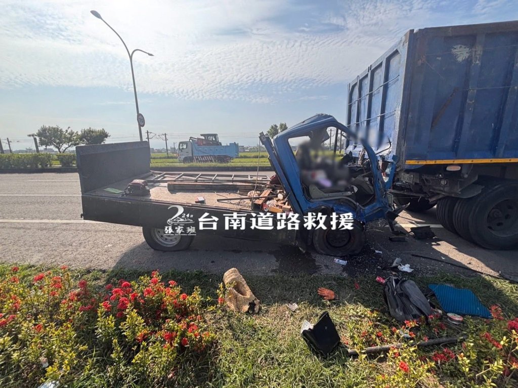 猛撞聯結車車尾！貨車「車頭撞爛」凹陷　1死1重傷骨折