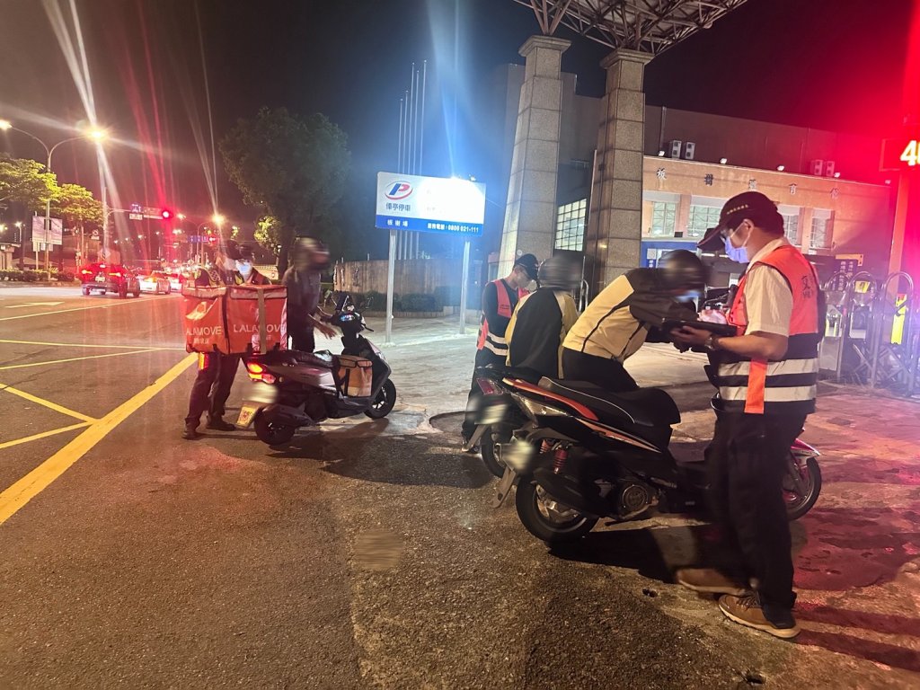 臨檢治安疑慮場所掃蕩違規改裝車！　板橋警監聯手出擊大執法