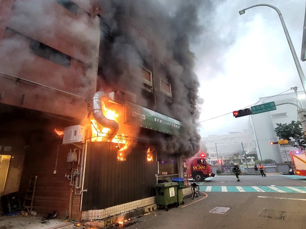 快訊/台中西屯住宅火警！漢口路一段民宅竄火煙　消防急佈線搶救