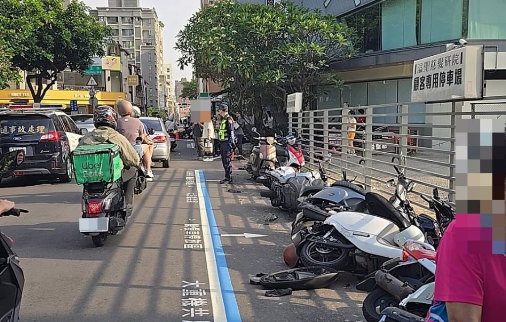 勤美商圈驚傳暴衝！婦人疑身體不適連撞32車　中興街一片狼藉