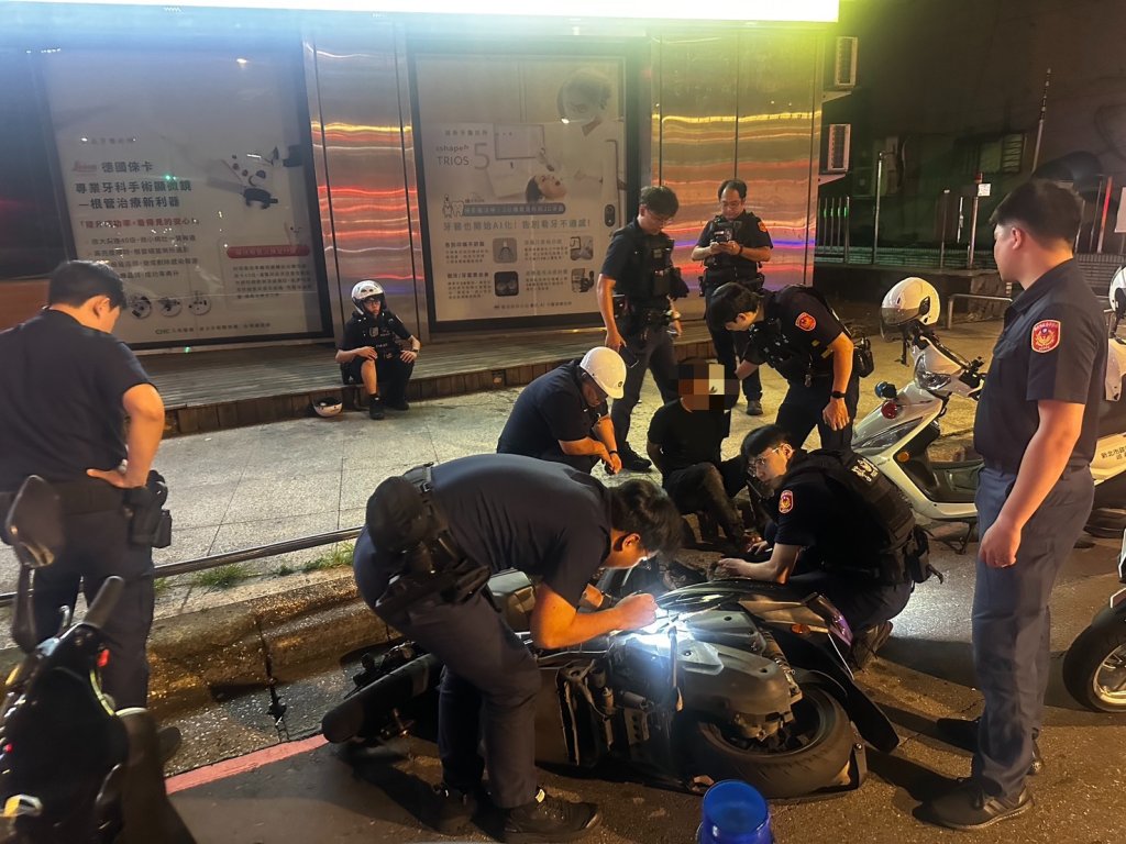 板橋男毒駕還滑手機拒檢狂飆！警匪追逐2公里撞傷2警就逮