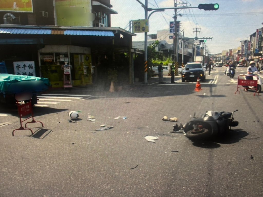 台南安南死亡車禍！小貨車左轉與機車直行機車碰撞　24歲女騎士當場不治