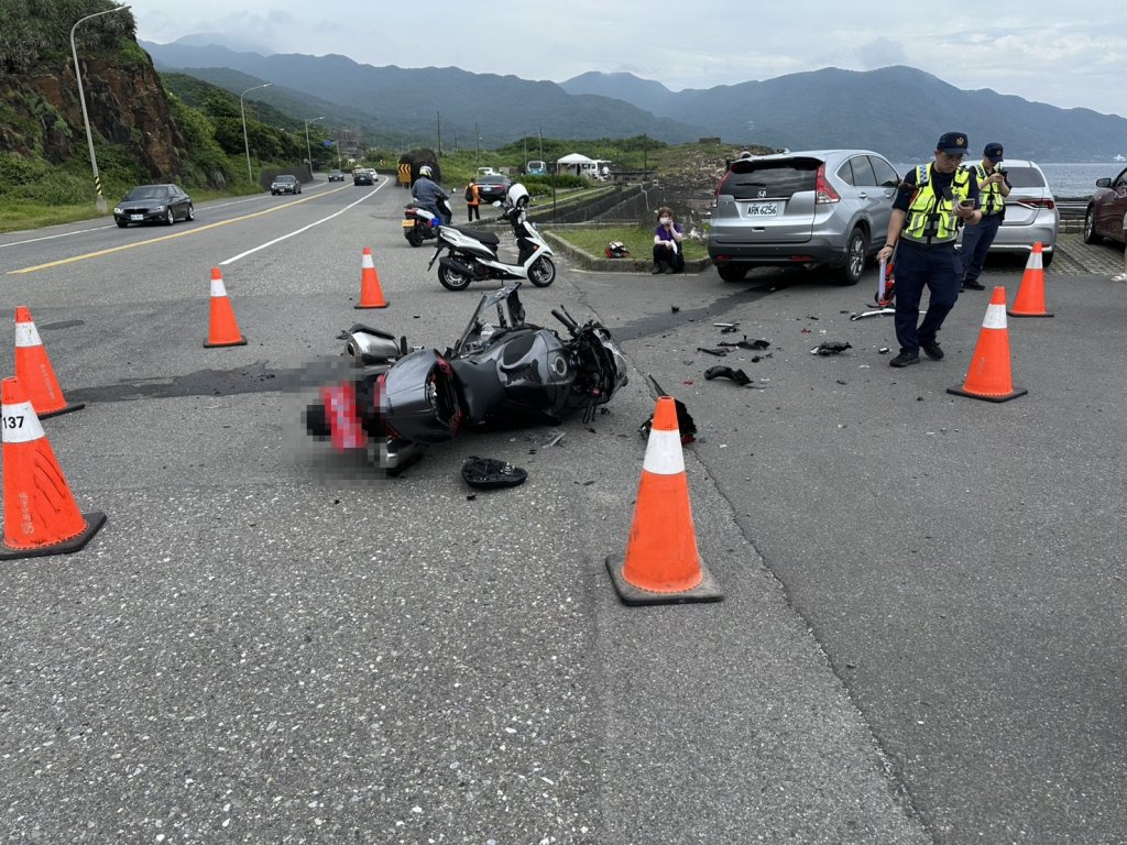 台2線大型重機與自小客車相撞！　騎士傷重不治
