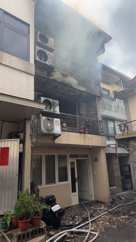 豐原鐵皮加蓋移工宿舍火警！　現場傳出爆炸聲