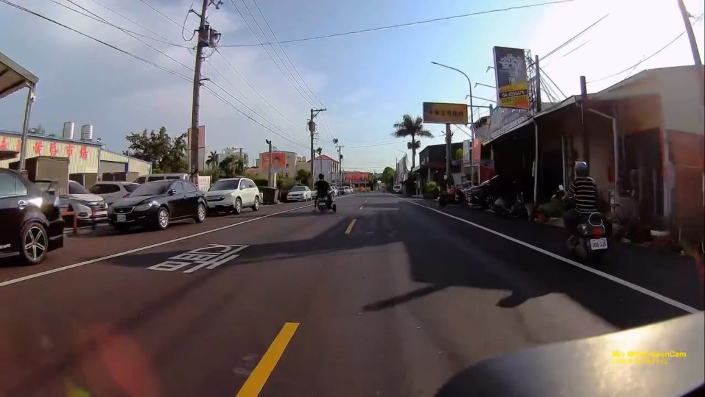 影／機車對決！彰化騎士逆向撞左轉車雙雙倒地　互嗆：你白痴喔、我有打方向燈