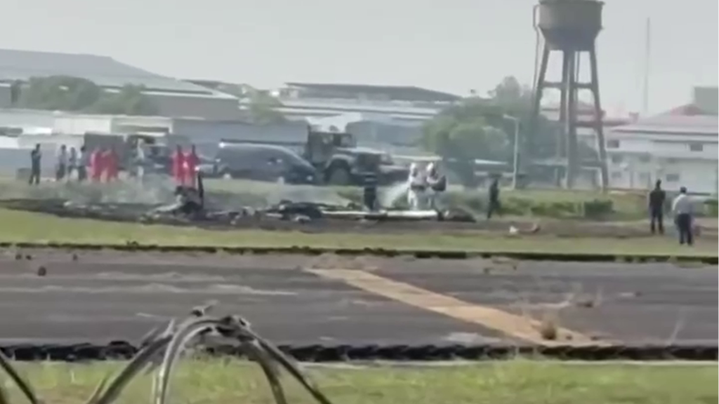 空軍T-34教練機墜毀！2飛官殉職　後座一度受困殘骸