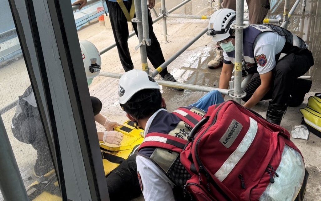 高雄新建案工人「17F→6F」墜落！緊急送醫搶救中