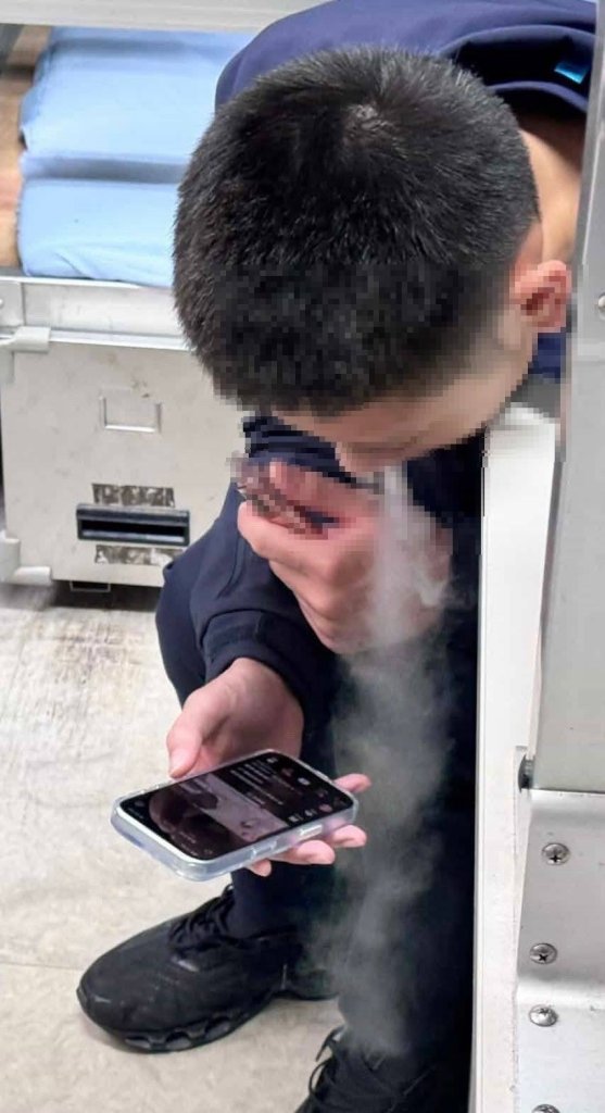 警專學生宿舍內吸電子菸！　校方：已記過函送衛生局裁罰