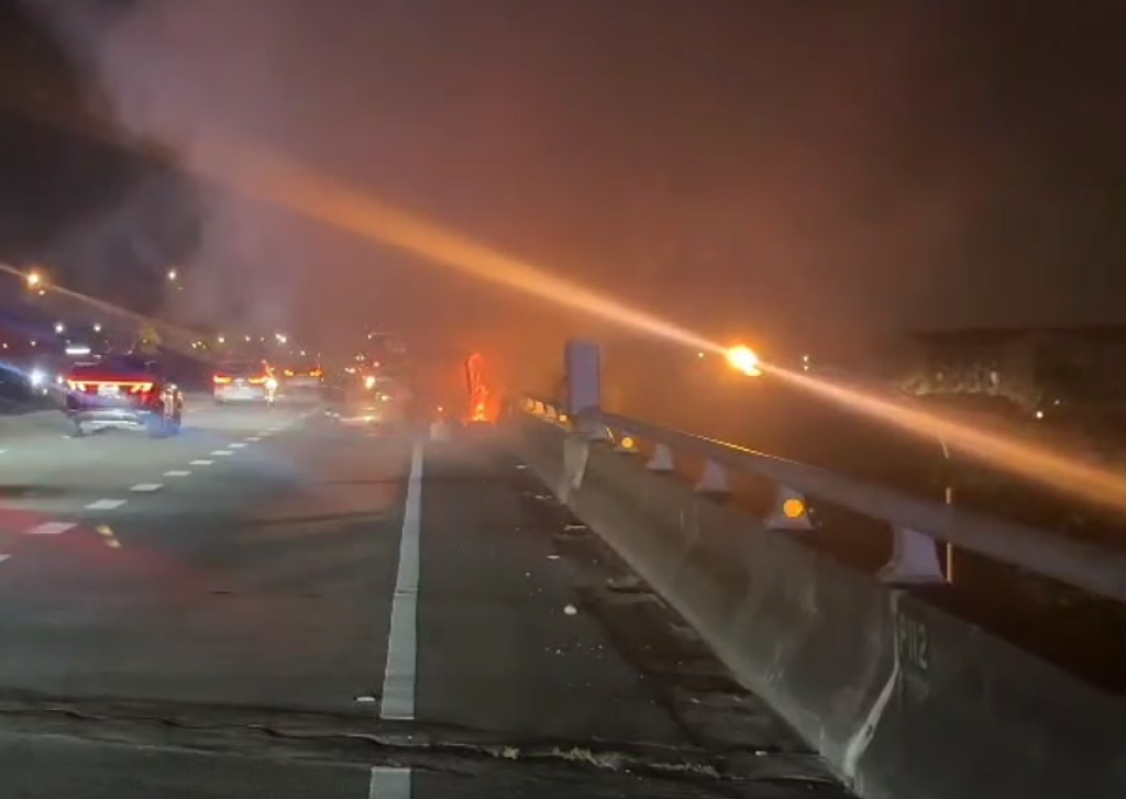 疑電線走火釀災！　台66線火燒車駕駛急逃生