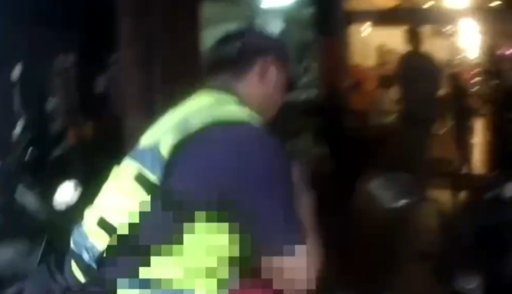 新莊酒醉男亂入遶境隊伍滋擾！　警迅速壓制管束