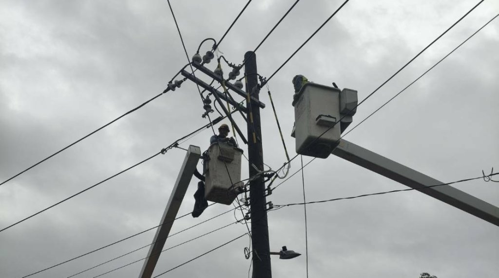 大雷雨釀高壓線路斷！高雄市殯儀館周遭3hrs無電用