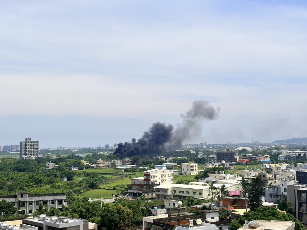  快訊／新竹空軍基地驚傳油庫爆炸！　消防隊員灌救中