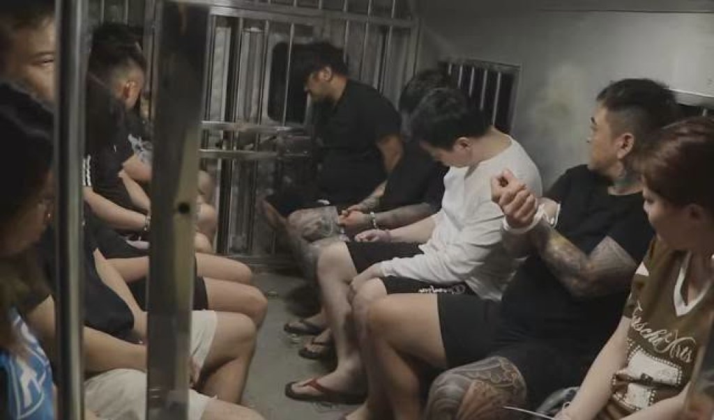 影／4台男在寮國遭逮！涉跨國電信詐騙疑專騙日本人　起獲大批偽造「警視廳」證件