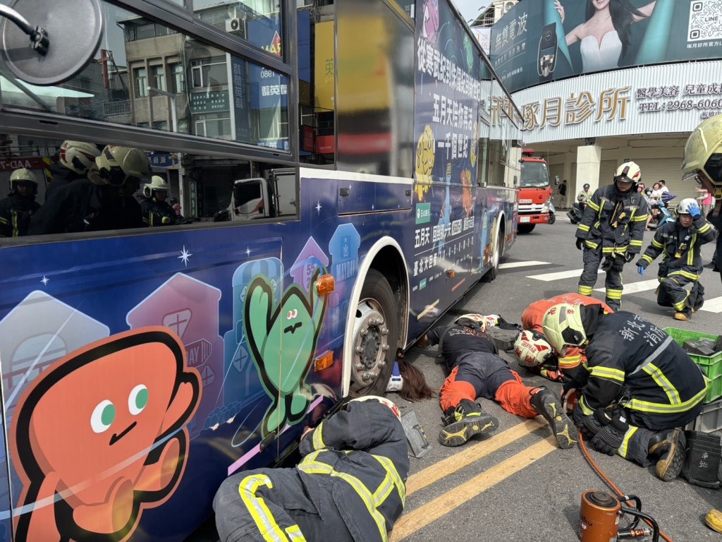 板橋死亡車禍！　婦人遭公車撞擊傷重不治